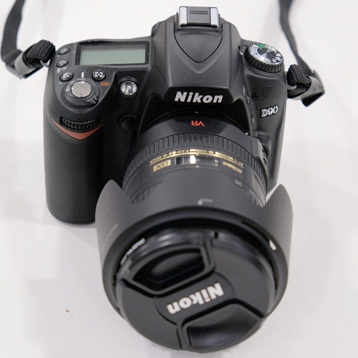 NIKON D90 CON OBBIETTIVO 18/200